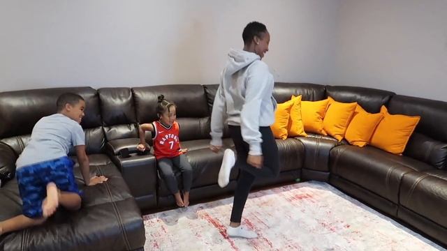 Shoot Dance Challenge (FUNNY) FamousTubeKIDS смотреть онлайн
