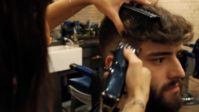 Tommy Shelby Haircut - How To Get The Thomas Shelby Peaky Blinders Hairstyle смотреть онлайн