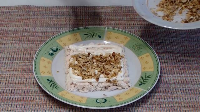 Салат " Подарок". Вкусный слоёный салат. смотреть онлайн