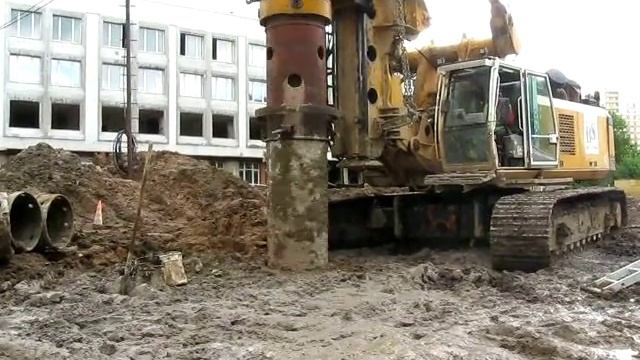 BAUER BG 28 Drilling Rig