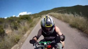 Экстрим-гонка на трехколесном велосипеде по горной трассе!