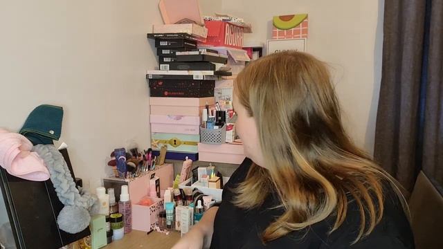 MAKEUP DESK DECLUTTER, primers, concealers and random products смотреть онлайн
