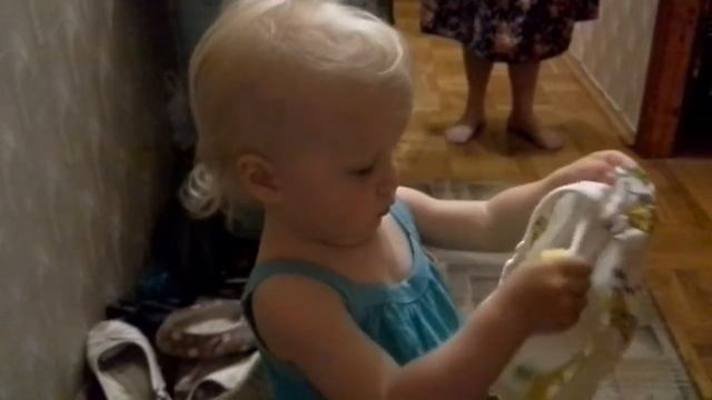 Как правильно одевать трусы ребенку. смотреть онлайн