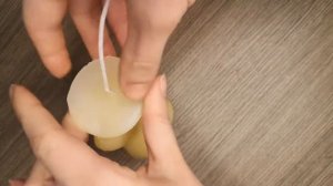 Как продеть фитиль в силиконовую форму.