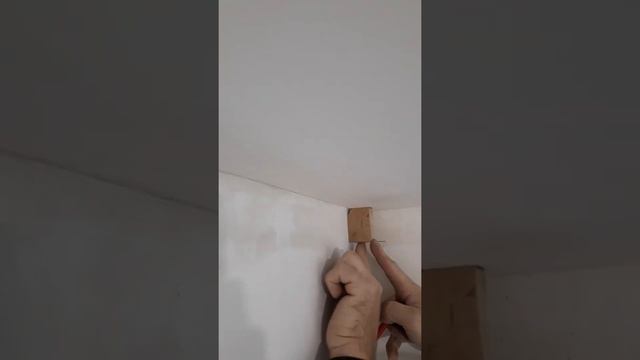 як легко поклеіти багет на потолок смотреть онлайн