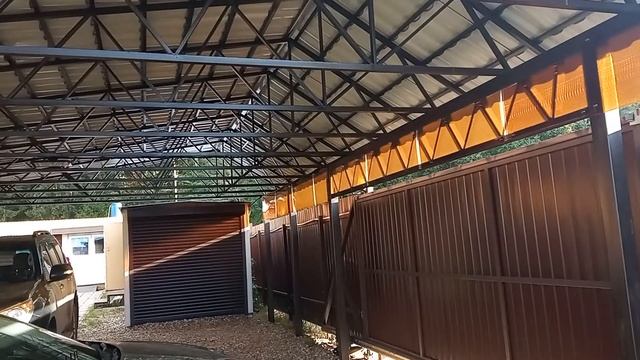 Двухскатный навес с ломаной крышей из металлочерепицы смотреть онлайн