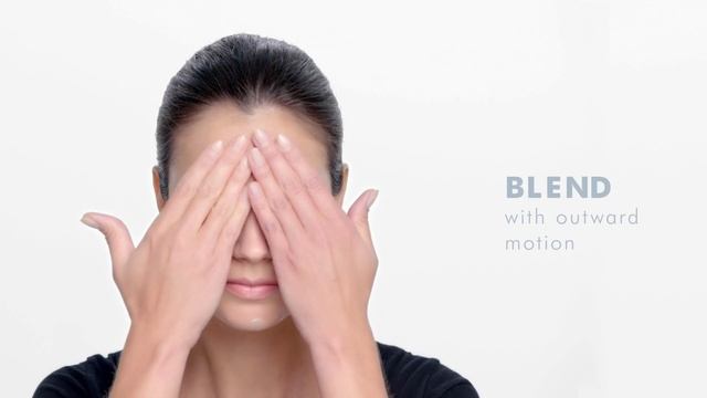 Skin Care Routine - How To Apply a Retinol Cream | SkinCeuticals смотреть онлайн