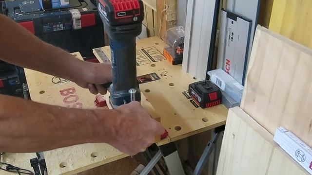 GGS 18 V-LI C карнизной фрезой 38,1 мм.