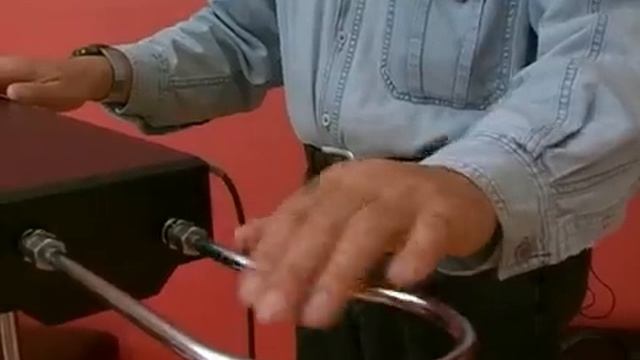 How to Play the Theremin : How does a Theremin Work? смотреть онлайн
