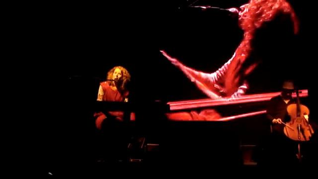 Alina Orlova (Алина Орлова) - Утомленное солнце (Live @ Tele-Club) смотреть онлайн