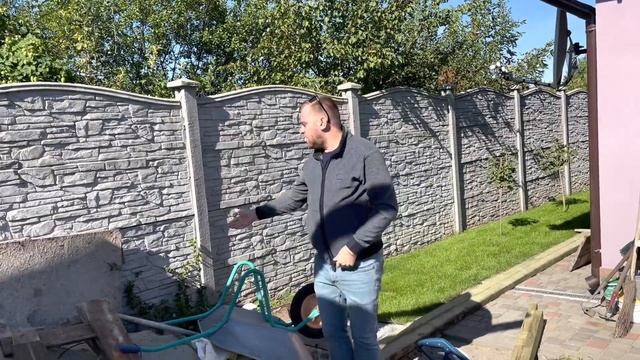 Поругались за окно ?! Виталик достраивает крышу смотреть онлайн