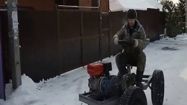 Первые по катушки мини трактора с вариатором снегохода.(Видео№4) смотреть онлайн