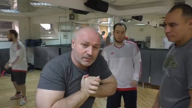 Куботан драка против группы смотреть онлайн