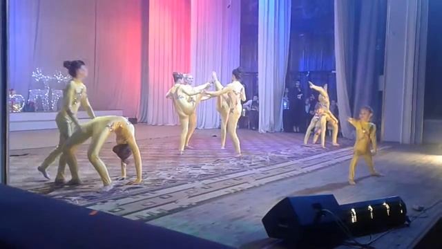 Новогодние представление от циркового коллектива "Галактика" часть 1 смотреть онлайн