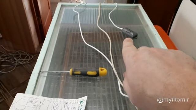 Устанавливаю проветривание и датчик влажности в инкубатор Блиц норма смотреть онлайн