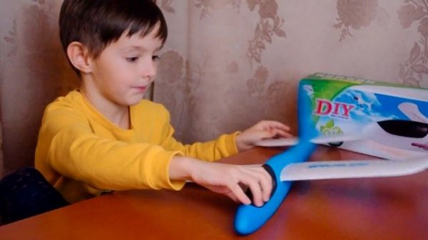 Открываем самолет игрушка планер Unboxing Aircraft Foam Glider DIY toy