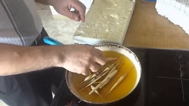 Обработка заготовок поплавков в льняном масле. смотреть онлайн