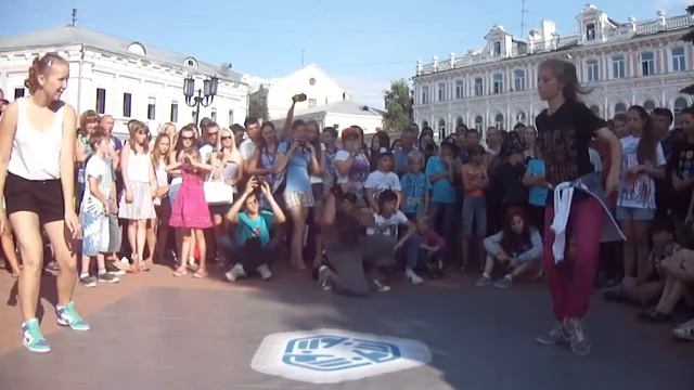 Леся Жук VS Ира Гацко - Отборочные Hip-Hop 1 круг - Пропечатай стиль 2013 смотреть онлайн