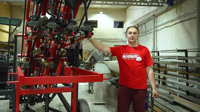 КОМБАЙН ДЛЯ УБОРКИ ЧЕСНОКА КУ-2 смотреть онлайн