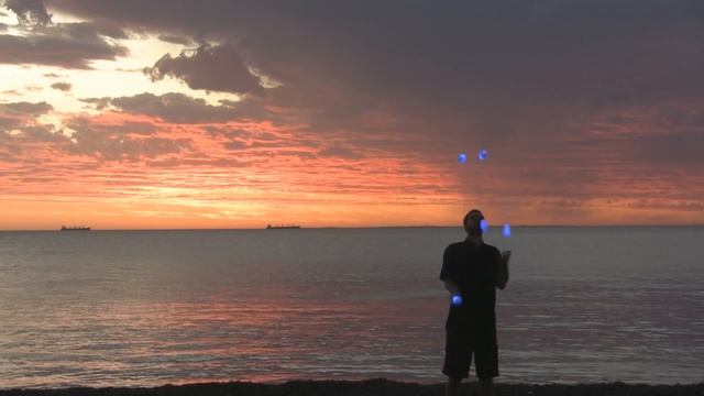 Sunset Juggling смотреть онлайн