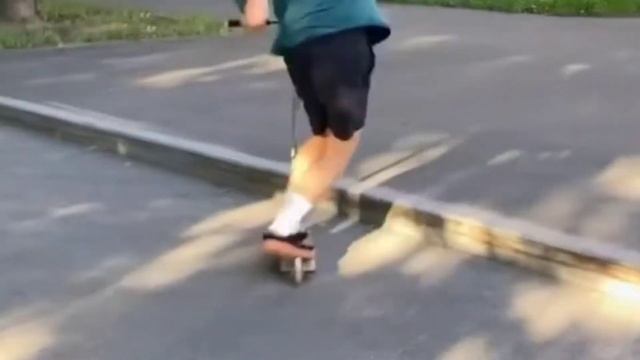 МОЙ ПЕРВЫЙ СТРИТ НА САМОКАТ, ПОЛИЦИЯ ТРЕК МАКС КОРЖ, В СКЕЙТ ПАРКЕ! смотреть онлайн