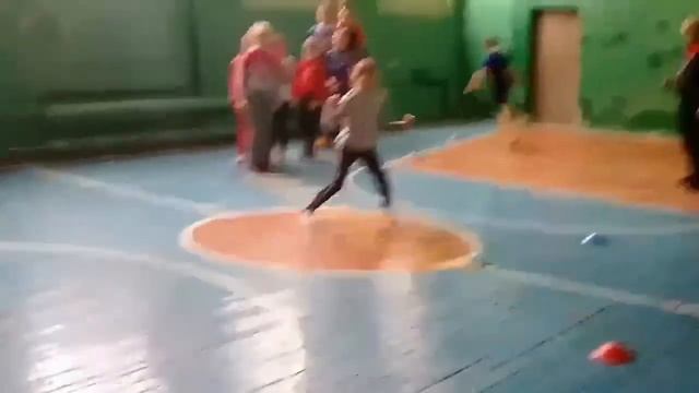 Специальная разминка с помощью лестницы быстроты и координации Роскошнянский УВК смотреть онлайн