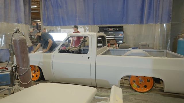 We Have Some Crazy Customers! 40's on a Supercharged 72' Bronco (Trucks at Fat Fender Garage) смотреть онлайн