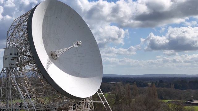 Spring Sunshine at the Lovell Radio Telescope, Jodrell Bank Observatory, March 2024 - DJI AIR3 4K смотреть онлайн