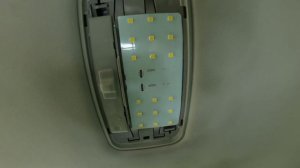 Замена лампочки в центральном плафоне  Toyota RAV4 XA50
