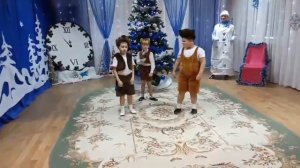 Новогодний танец Медведей старшая группа