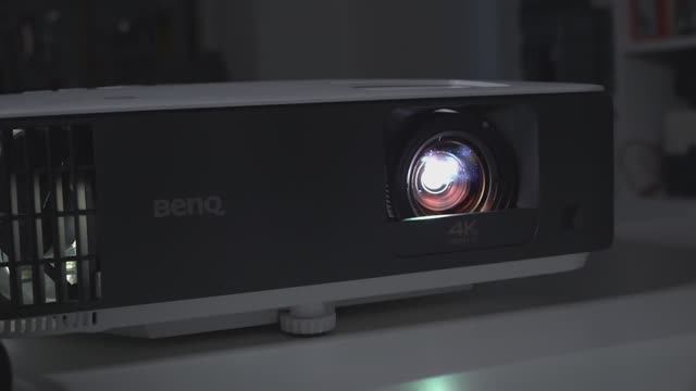 Игровой проектор BenQ TK700STi -4K HDR проектор для ярких впечатлений
