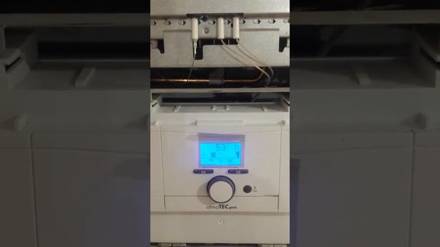 Котел Vaillant atmo tec pro 240 5-3 При включении ГВС появляется звук журчания, плеска воды... смотреть онлайн