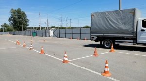 Выполнение упражнений на автодроме, категория С