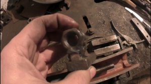 Винт из стройшпильки # Восстанавливаю тиски