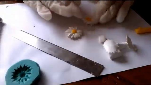Серьги Ромашки из полимерной глины мастер-класс. смотреть онлайн