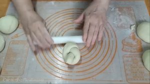 БУЛОЧКИ ЖАВОРОНКИ из постного дрожжевого теста/Buns "Larks"/Bulkoj "Alaŭdoj"/Brötchen "Lerchen"