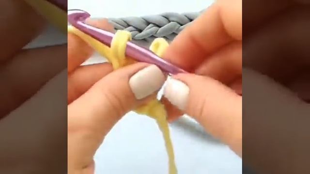 Квадратная косичка крючком из трикотажной пряжи смотреть онлайн