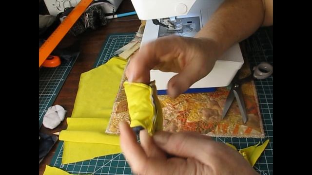 Сапожки для собак.Шью из рукова от детской куртки. смотреть онлайн