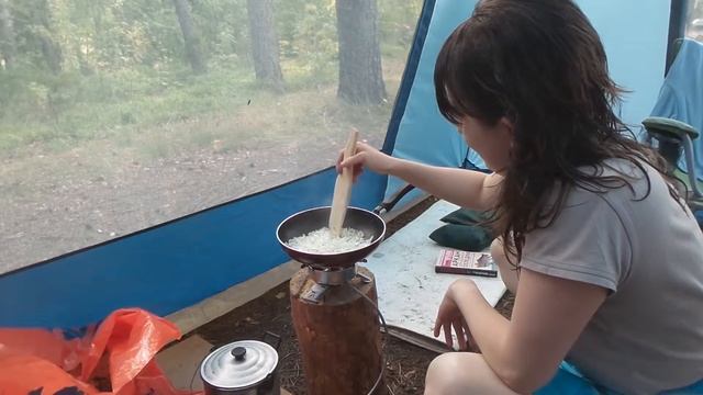 Походная горелка. Жарим лук смотреть онлайн