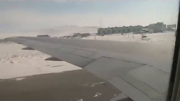 Посадка и руление в Анадыре 6 апреля 2012