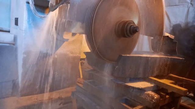 Раскрой блока натурального камня многодисковой пилой смотреть онлайн