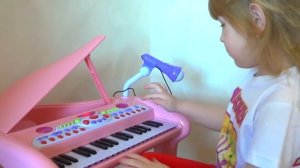 Детское пианино с микрофоном. Синтезатор для детей.