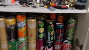 Я коллекционер  банок из под газировки.У меня их 300+