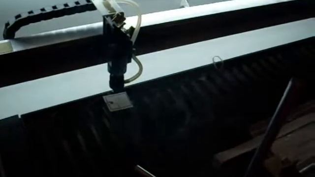 Вырезаем тестовый круг и квадрат на лазерно гравировальном оборудовании смотреть онлайн