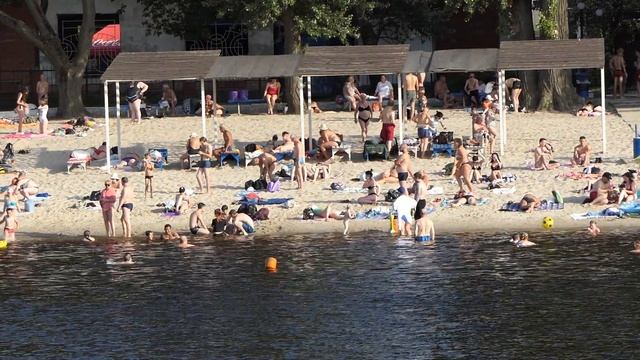 Киев. Прогулка. Отдых на лодках на Днепре смотреть онлайн