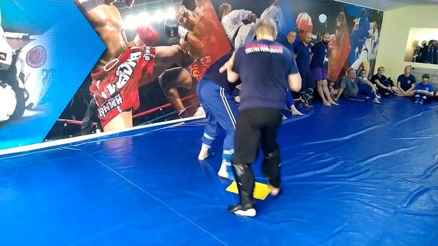 КРАВ МАГА (КММ ДНЕПР) - СИСТЕМА САМОЗАЩИТЫ И РУКОПАШНОГО БОЯ. Отработка техники самозащиты. смотреть онлайн