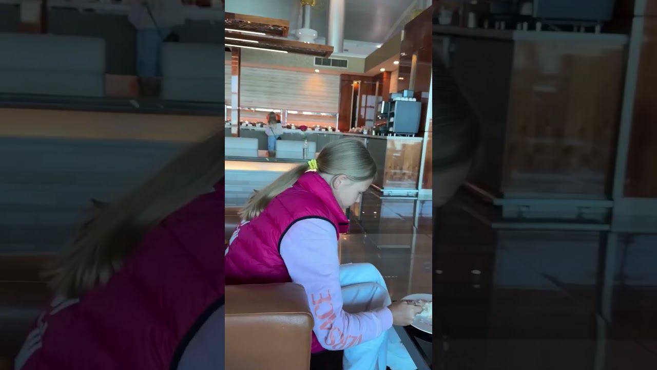 Дочкам сделали замечание в самолете! смотреть онлайн