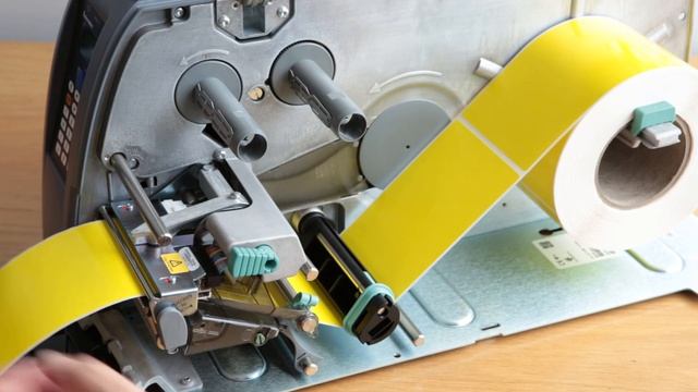 Changing Labels and Ribbon on an Intermec PM4i Label Printer смотреть онлайн