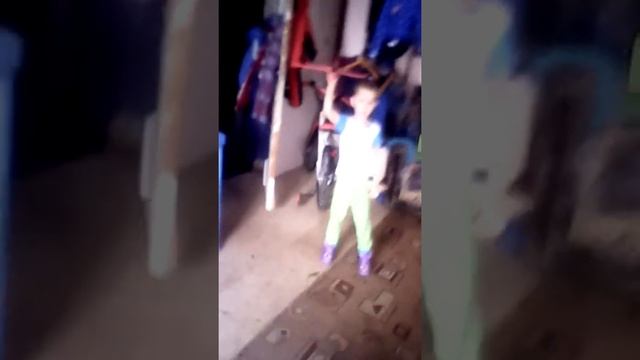 Запуск пенопластового самолёта смотреть онлайн