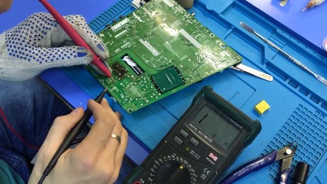 2 ПРОСТЫХ РЕМОНТА_ Не реагирует на пульт LED телек HARPER _ Не включается ЖК телевизор смотреть онлайн